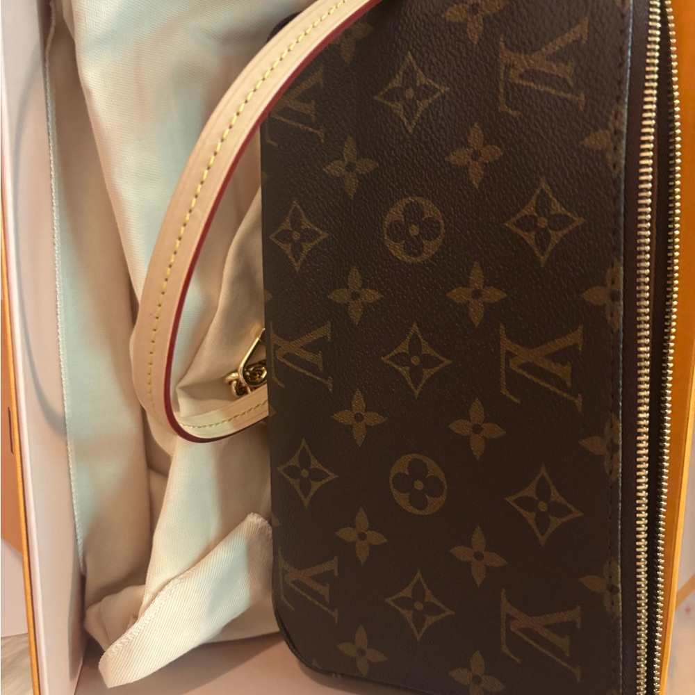 Louis Vuitton Brown Monogram Clutch - Picture 7 of 9